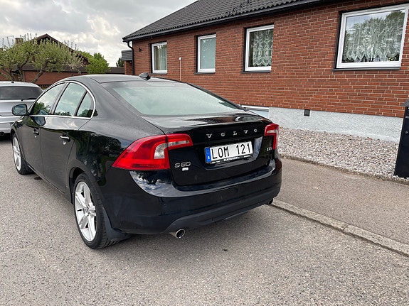 Volvo S60 2 of 8