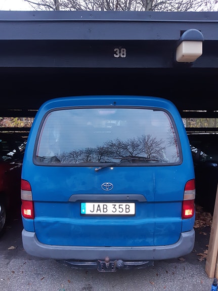 Toyota Hiace 2 of 5