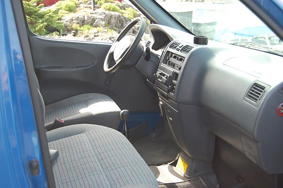Toyota Hiace 3 of 5