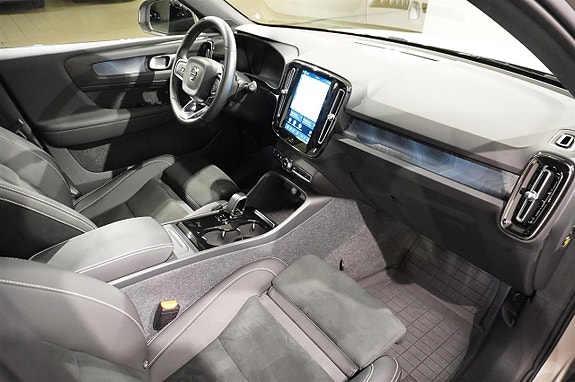 Volvo XC40 10 of 13