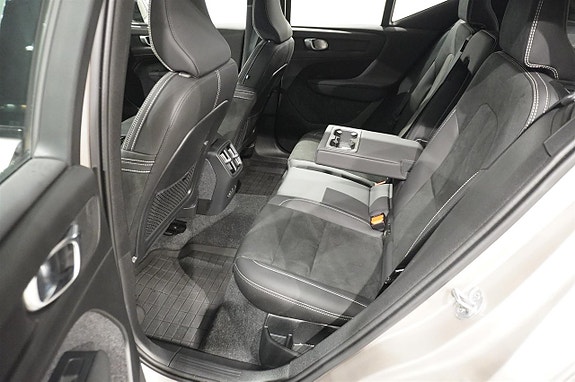 Volvo XC40 5 of 13