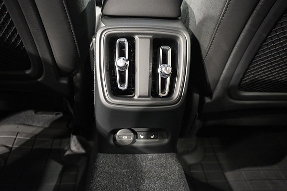 Volvo XC40 12 of 13