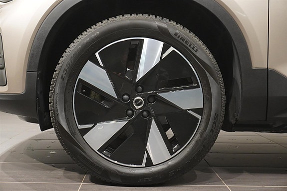Volvo XC40 7 of 13