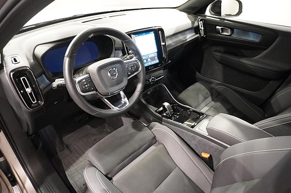 Volvo XC40 4 of 13
