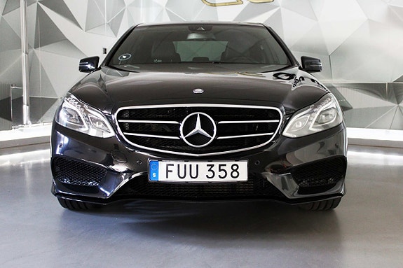 Mercedes-Benz E220 9 of 27