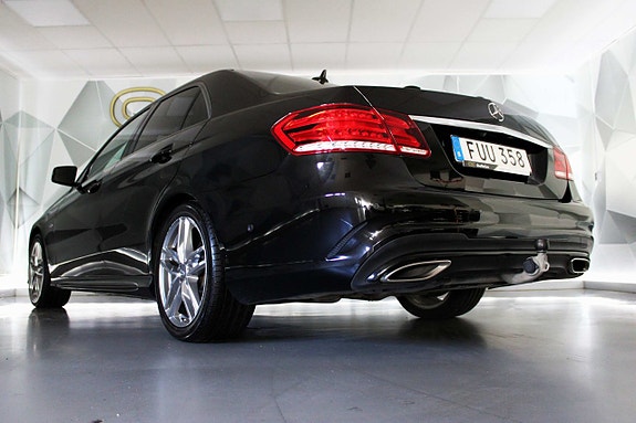 Mercedes-Benz E220 7 of 27