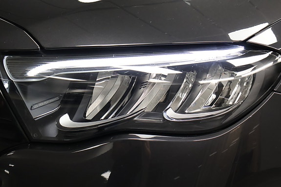 Mercedes-Benz E300 e 8 of 26
