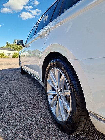 Volkswagen Passat 13 of 16