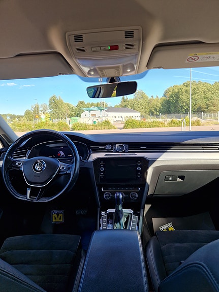 Volkswagen Passat 12 of 16