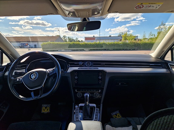 Volkswagen Passat 7 of 16