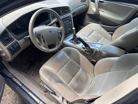 Volvo V70 5 of 6