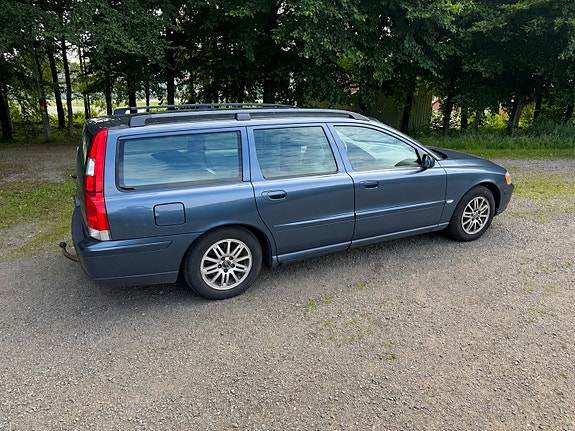 Volvo V70 4 of 6