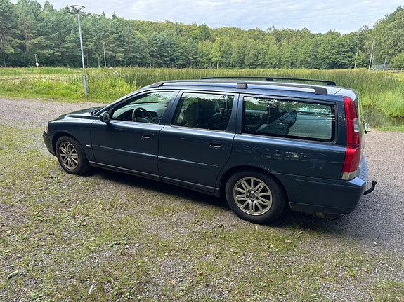 Volvo V70 3 of 6