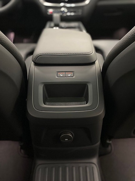 Volvo XC60 17 of 28