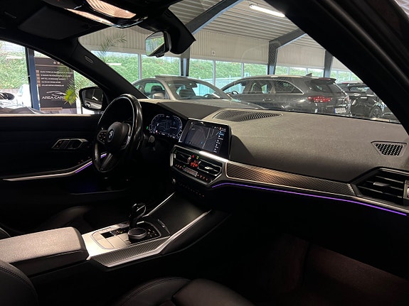 BMW 330e 13 of 22