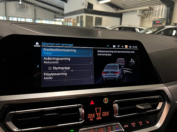 BMW 330e 20 of 22