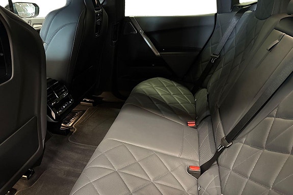 BMW iX 11 of 21