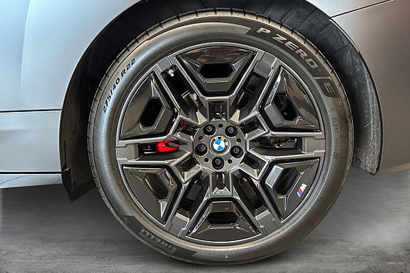 BMW iX 14 of 21