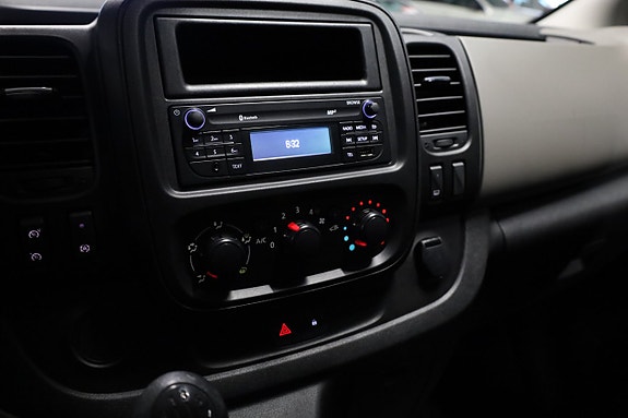 Renault Trafic 8 of 12