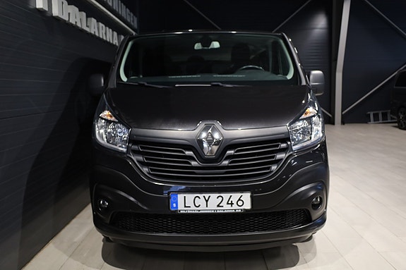 Renault Trafic 2 of 12