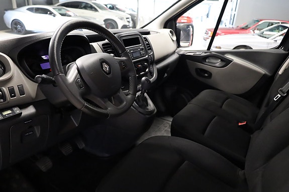 Renault Trafic 10 of 12
