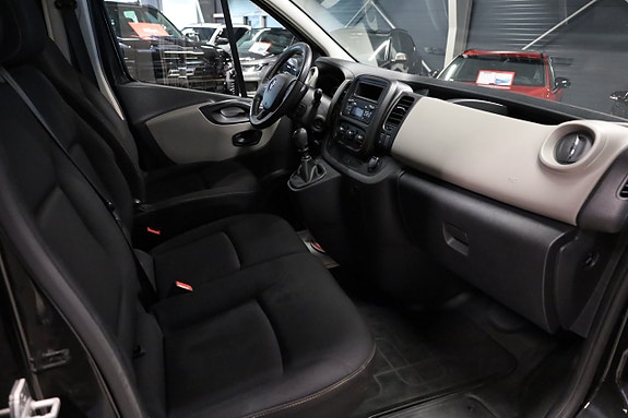 Renault Trafic 12 of 12