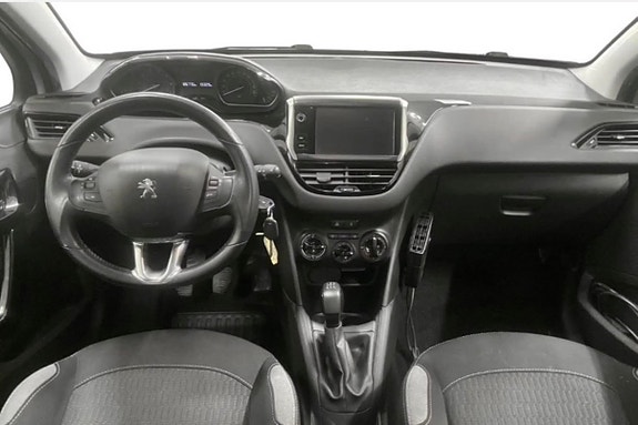 Peugeot 208 3 of 8