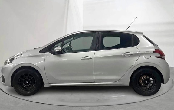 Peugeot 208 4 of 8