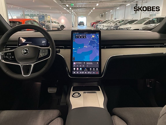 Volvo EX90 12 of 20