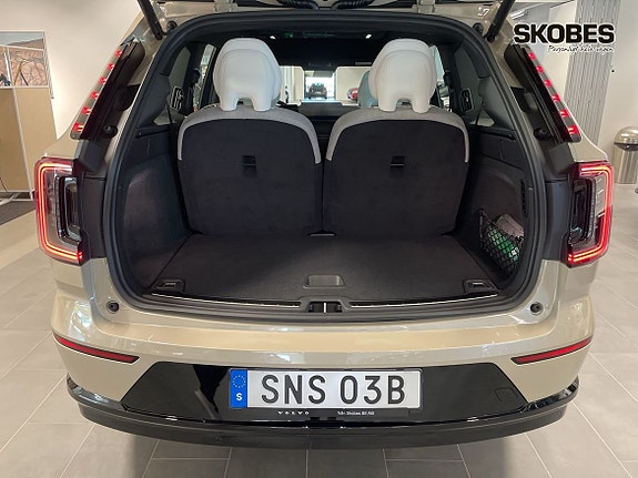 Volvo EX90 16 of 20