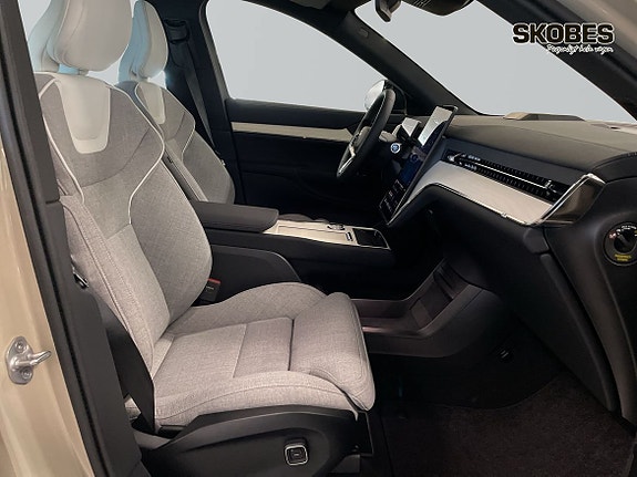 Volvo EX90 11 of 20