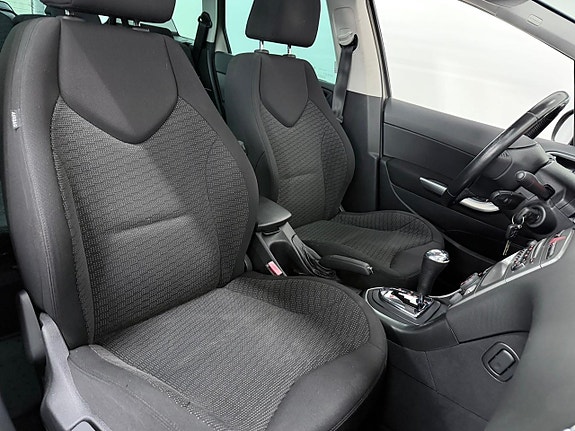 Peugeot 308 SW 13 of 22