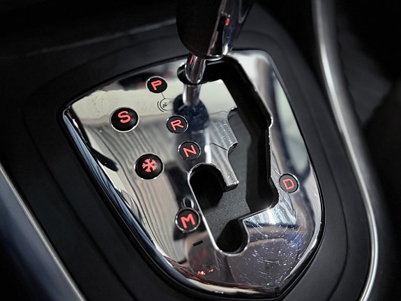 Peugeot 308 SW 18 of 22