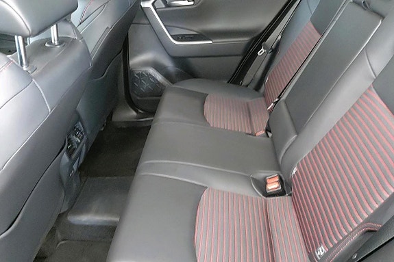 Toyota RAV4 7 of 10