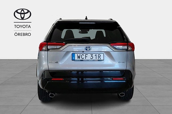 Toyota RAV4 4 of 10