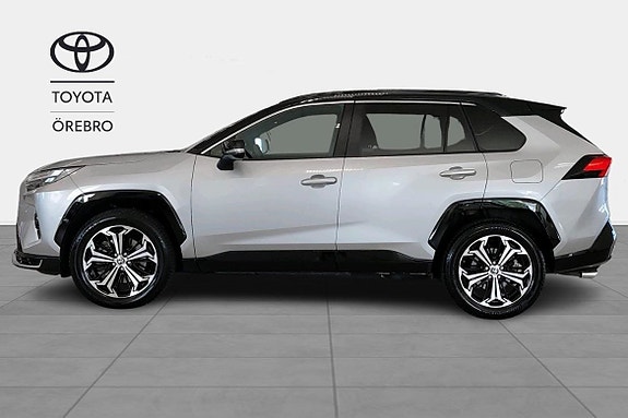Toyota RAV4 2 of 10