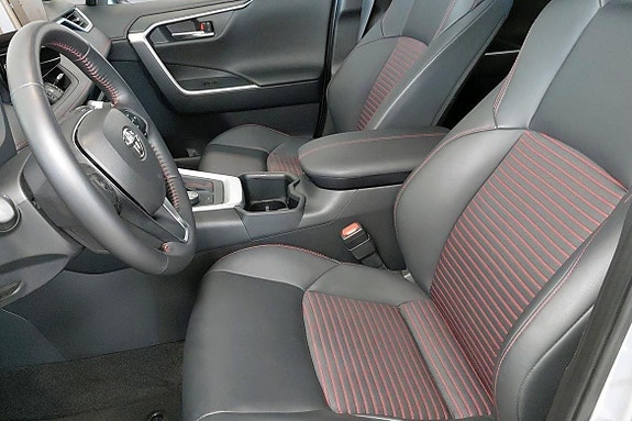 Toyota RAV4 6 of 10