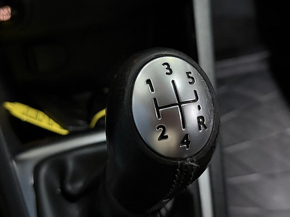 Renault Clio 21 of 23