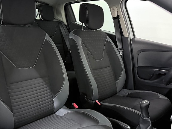 Renault Clio 12 of 23