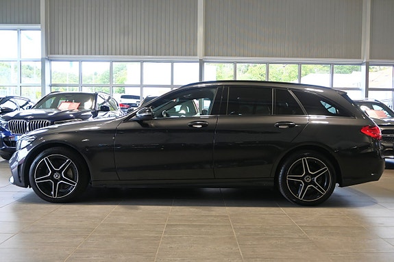 Mercedes-Benz C300 2 of 25