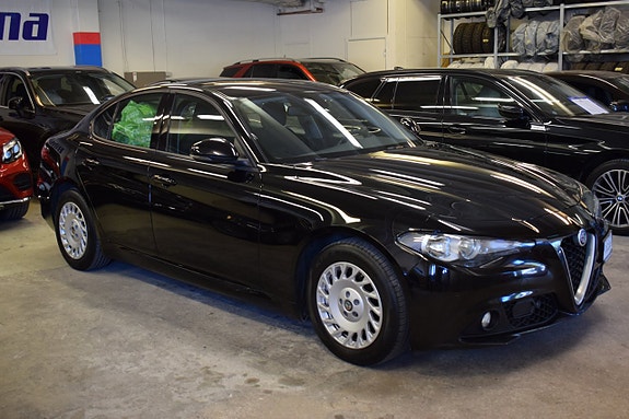 Alfa Romeo Giulia 2 of 17