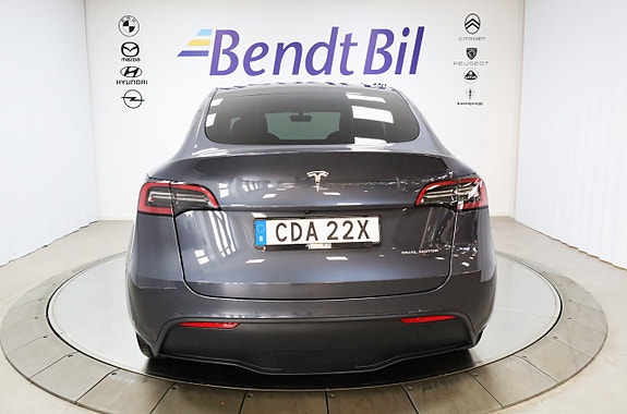 Tesla Model Y 8 of 26