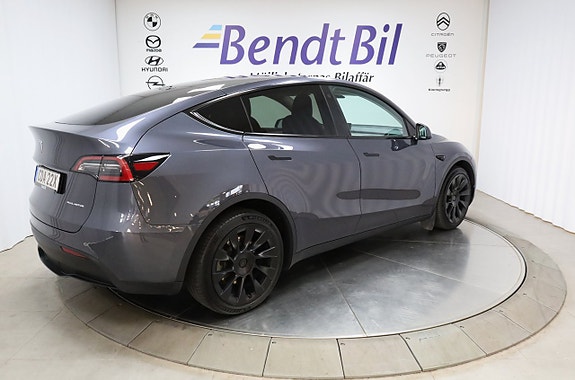 Tesla Model Y 14 of 26