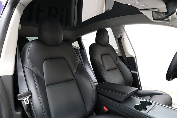 Tesla Model Y 21 of 26