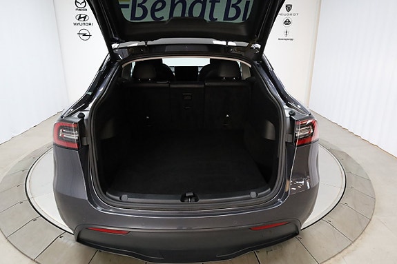 Tesla Model Y 9 of 26