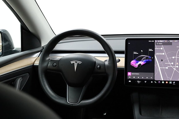 Tesla Model Y 5 of 26