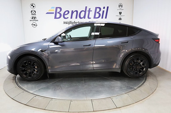 Tesla Model Y 6 of 26