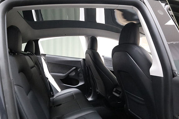 Tesla Model Y 19 of 26