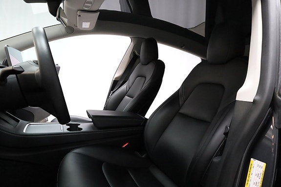 Tesla Model Y 17 of 26