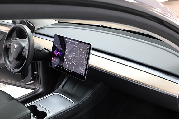 Tesla Model Y 20 of 26
